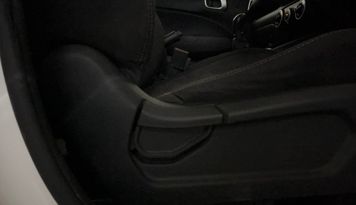 2021 Hyundai VENUE S 1.2, Petrol, Manual, 34,800 km, Driver Side Adjustment Panel