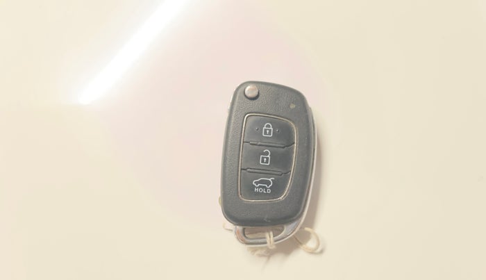 2021 Hyundai VENUE S 1.2, Petrol, Manual, 34,800 km, Key Close Up