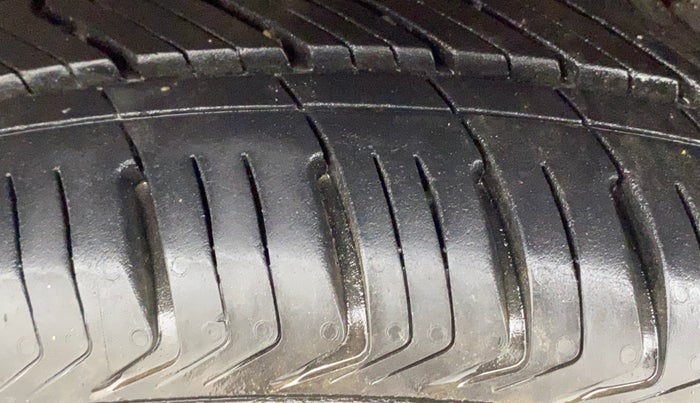 2015 Hyundai Elite i20 ASTA 1.2, Petrol, Manual, 37,896 km, Left Front Tyre Tread