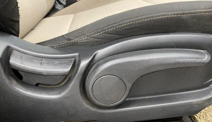 2015 Hyundai Elite i20 ASTA 1.2, Petrol, Manual, 37,896 km, Driver Side Adjustment Panel