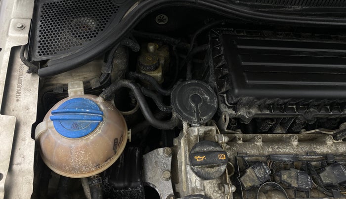 2013 Skoda Rapid ELEGANCE 1.6 MPI MT, Petrol, Manual, 76,819 km, Engine View - Right