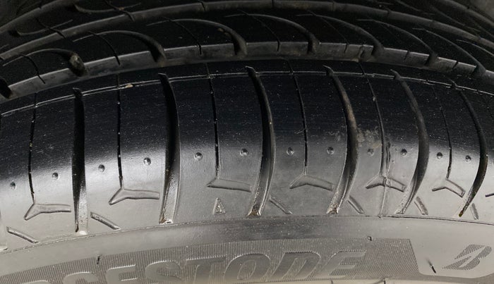 2013 Skoda Rapid ELEGANCE 1.6 MPI MT, Petrol, Manual, 76,819 km, Left Rear Tyre Tread