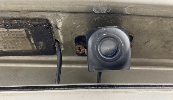 2013 Skoda Rapid ELEGANCE 1.6 MPI MT, Petrol, Manual, 76,819 km, Parking Camera