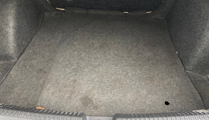 2013 Skoda Rapid ELEGANCE 1.6 MPI MT, Petrol, Manual, 76,819 km, Boot Inside