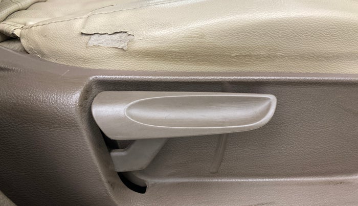 2013 Skoda Rapid ELEGANCE 1.6 MPI MT, Petrol, Manual, 76,819 km, Driver Side Adjustment Panel