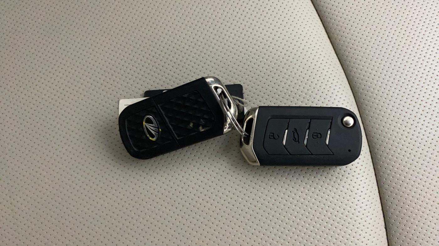 2022 Mahindra XUV300 W8 (O) 1.2 PETROL AMT, Petrol, Automatic, 47,638 km, Key Close Up