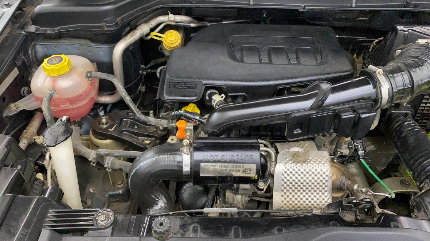 2022 Mahindra XUV300 W8 (O) 1.2 PETROL AMT, Petrol, Automatic, 47,638 km, Engine View - Right