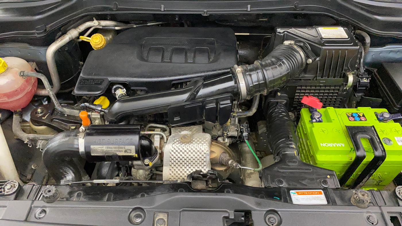 2022 Mahindra XUV300 W8 (O) 1.2 PETROL AMT, Petrol, Automatic, 47,638 km, Engine View