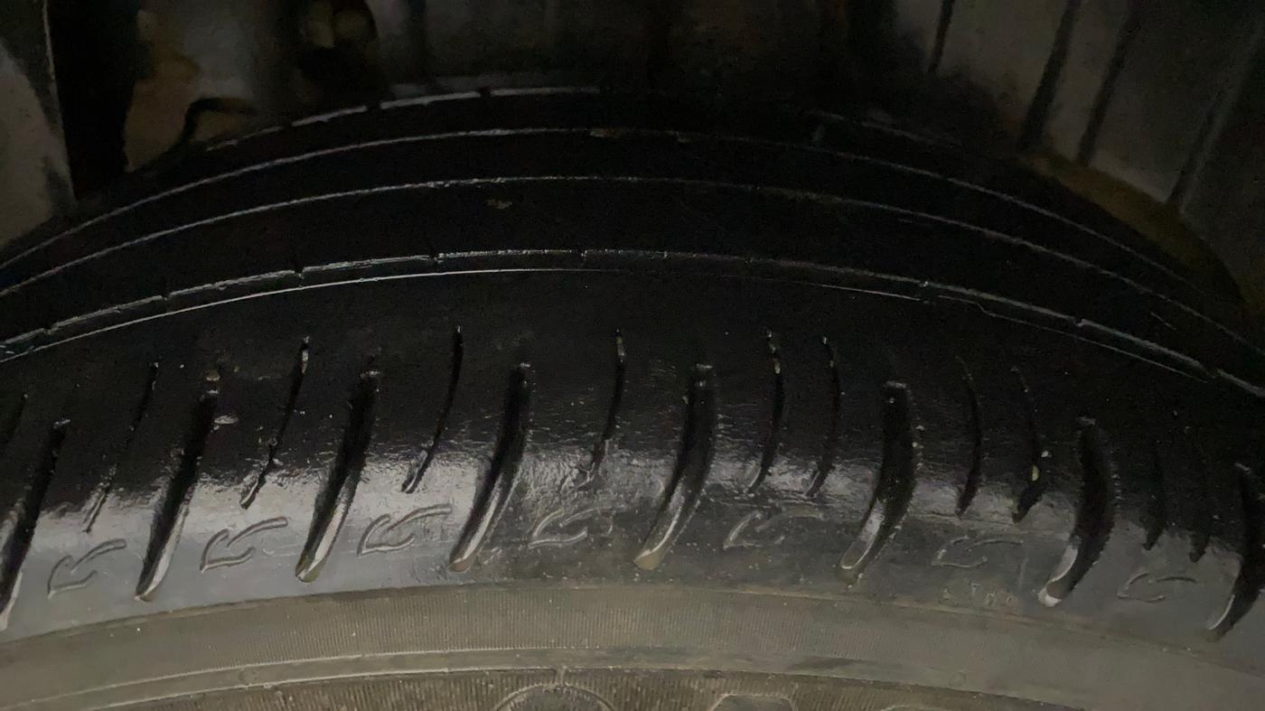 2022 Mahindra XUV300 W8 (O) 1.2 PETROL AMT, Petrol, Automatic, 47,638 km, Left Rear Tyre Tread