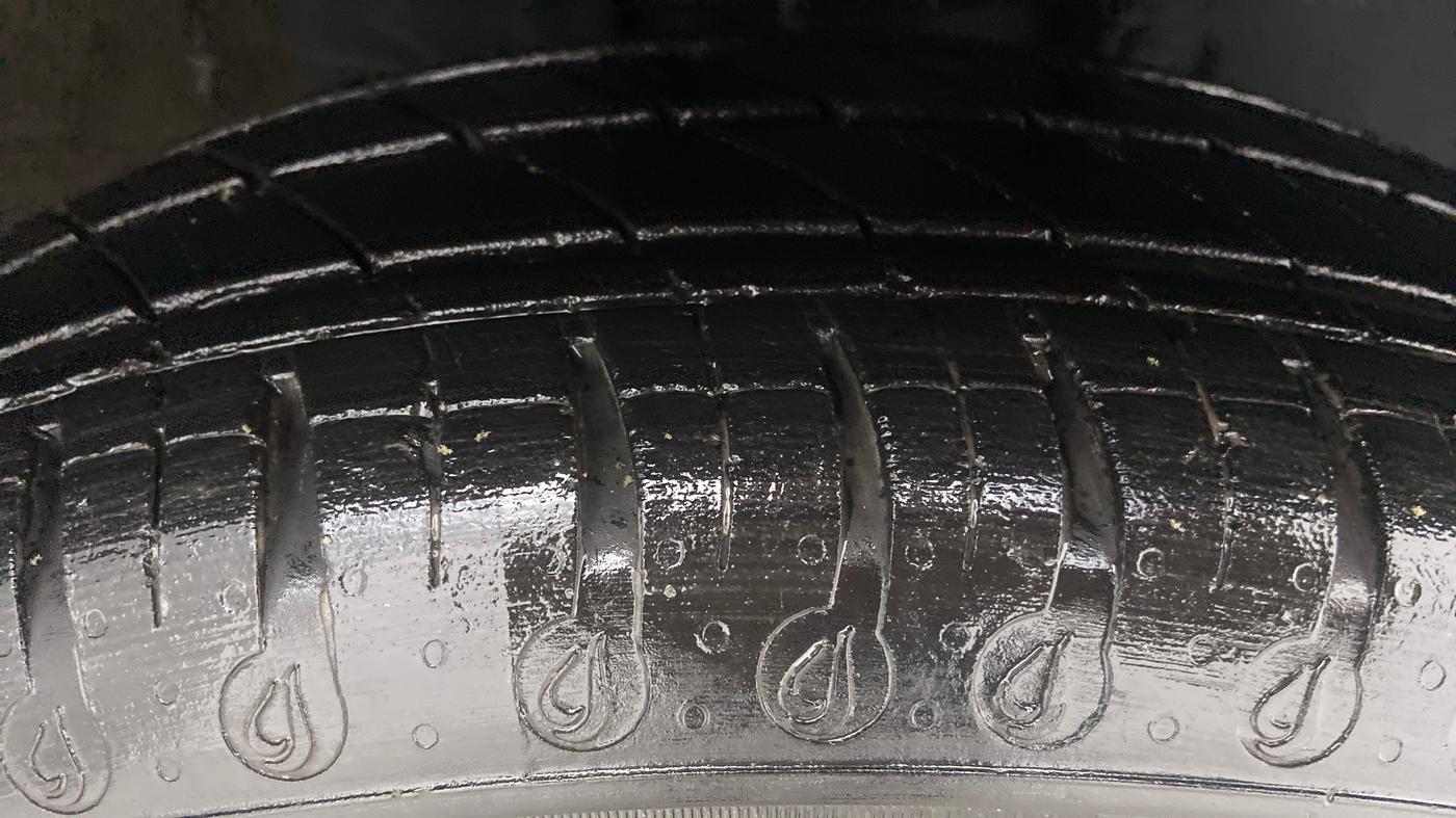 2019 Renault Kwid 1.0 RXT Opt, Petrol, Manual, 12,000 km, Right Front Tyre Tread