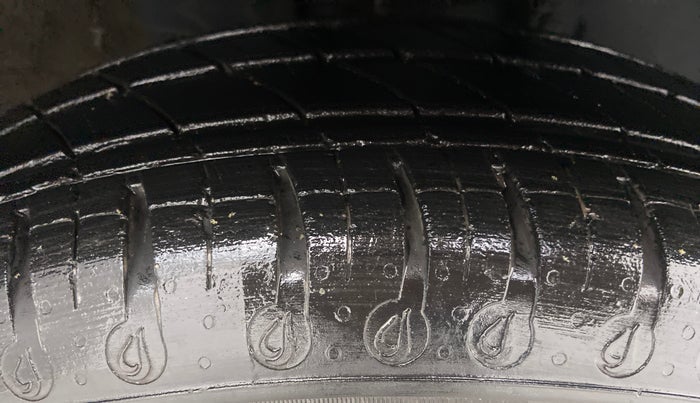 2019 Renault Kwid 1.0 RXT Opt, Petrol, Manual, 12,000 km, Right Front Tyre Tread