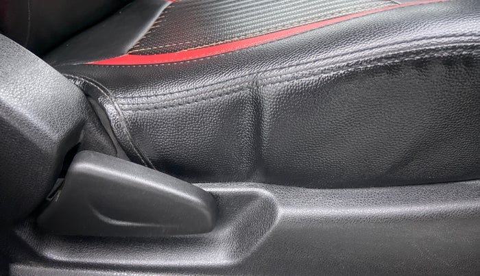 2019 Renault Kwid 1.0 RXT Opt, Petrol, Manual, 12,000 km, Driver Side Adjustment Panel