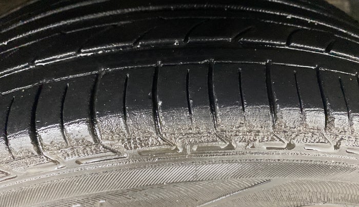 2020 Maruti Swift ZXI PLUS, Petrol, Manual, 1,25,377 km, Right Front Tyre Tread