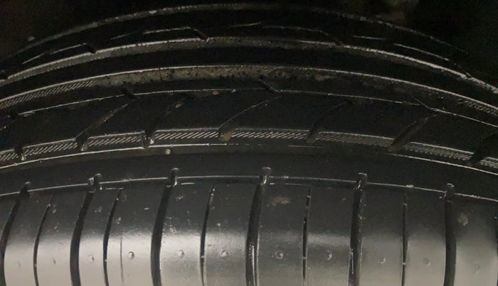 2017 Ford Ecosport TREND 1.5L DIESEL, Diesel, Manual, 1,36,543 km, Left Rear Tyre Tread