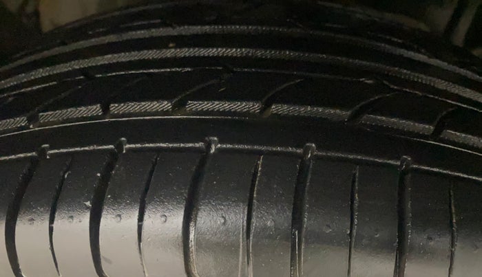 2017 Ford Ecosport TREND 1.5L DIESEL, Diesel, Manual, 1,36,543 km, Right Front Tyre Tread