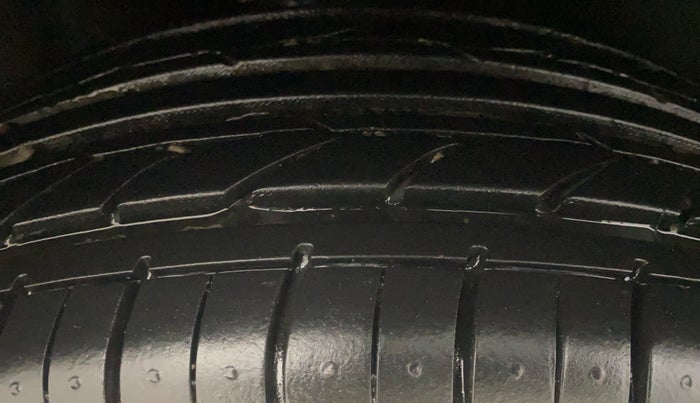 2017 Ford Ecosport TREND 1.5L DIESEL, Diesel, Manual, 1,36,543 km, Right Rear Tyre Tread