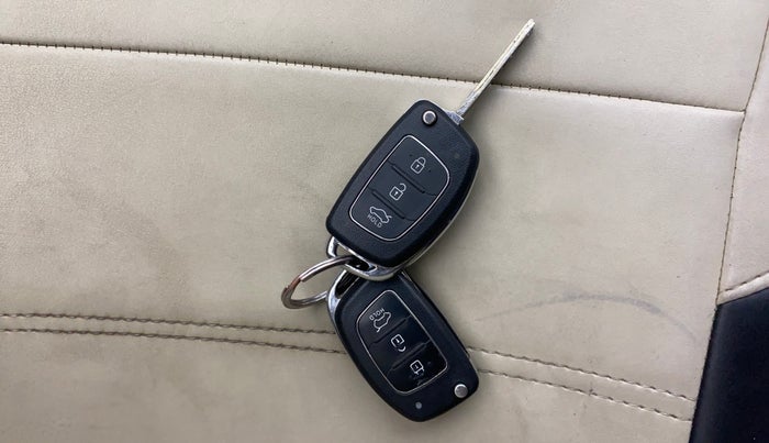 2016 Hyundai Verna FLUIDIC 4S 1.6 VTVT SX, Petrol, Manual, 78,149 km, Key Close Up