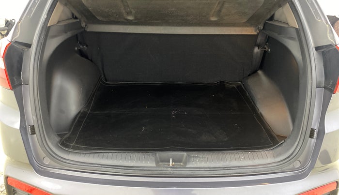 2016 Hyundai Creta SX PLUS 1.6 PETROL, Petrol, Manual, 95,983 km, Boot Inside