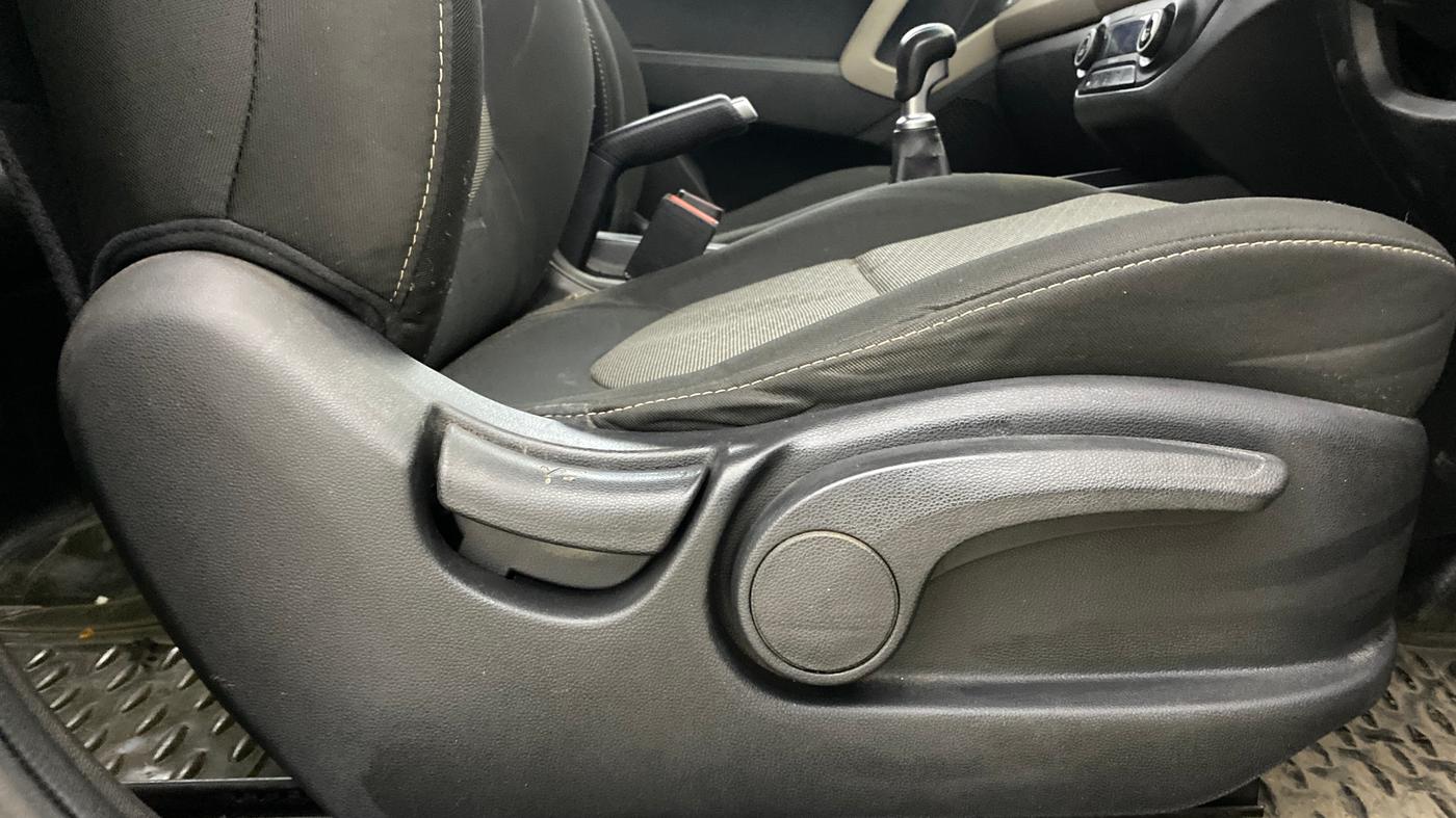 2016 Hyundai Creta SX PLUS 1.6 PETROL, Petrol, Manual, 96,046 km, Driver Side Adjustment Panel