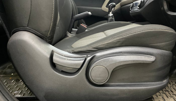 2016 Hyundai Creta SX PLUS 1.6 PETROL, Petrol, Manual, 95,983 km, Driver Side Adjustment Panel