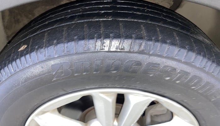 2016 Hyundai Creta SX PLUS 1.6 PETROL, Petrol, Manual, 95,983 km, Right Front Tyre Tread