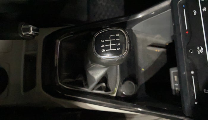 2022 Skoda KUSHAQ STYLE 1.5L TSI MT, Petrol, Manual, 21,417 km, Gear Lever