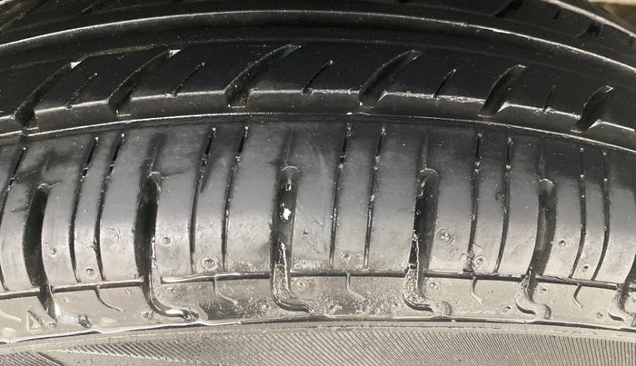 2016 Renault Kwid RXT 0.8, Petrol, Manual, 13,357 km, Left Rear Tyre Tread