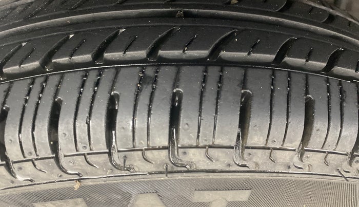 2016 Renault Kwid RXT 0.8, Petrol, Manual, 13,357 km, Right Rear Tyre Tread