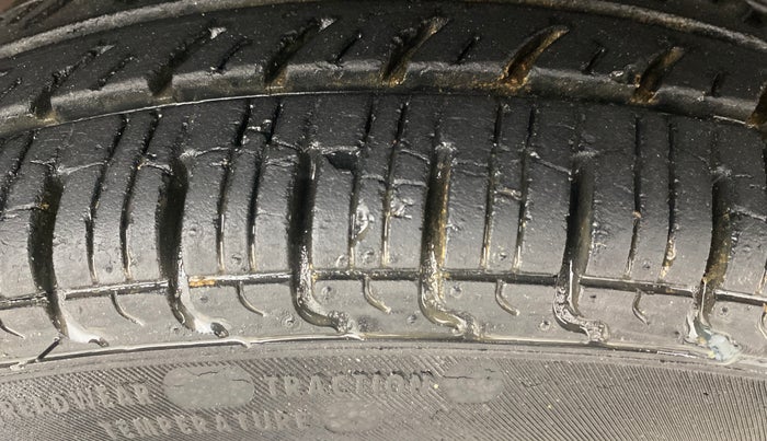 2016 Renault Kwid RXT 0.8, Petrol, Manual, 13,357 km, Right Front Tyre Tread