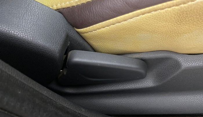 2016 Renault Kwid RXT 0.8, Petrol, Manual, 13,357 km, Driver Side Adjustment Panel