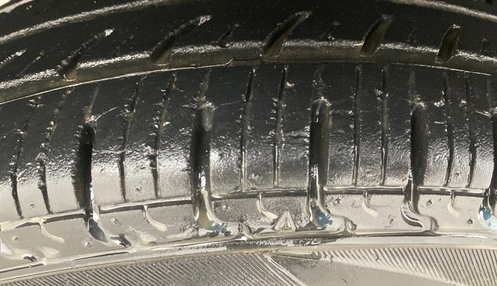 2016 Renault Kwid RXT 0.8, Petrol, Manual, 13,357 km, Left Front Tyre Tread