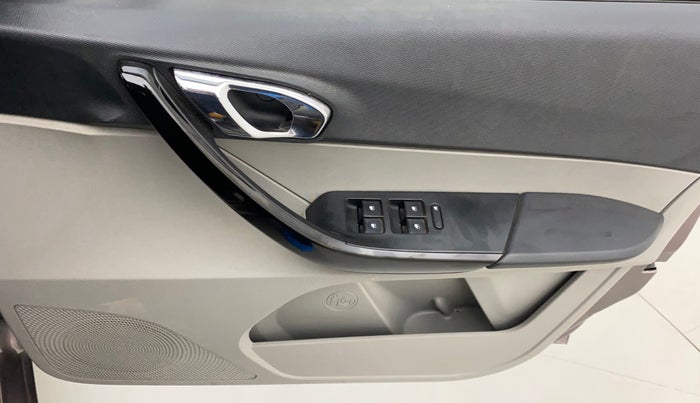 2017 Tata Tiago XZ PETROL, Petrol, Manual, 36,420 km, Driver Side Door Panels Control