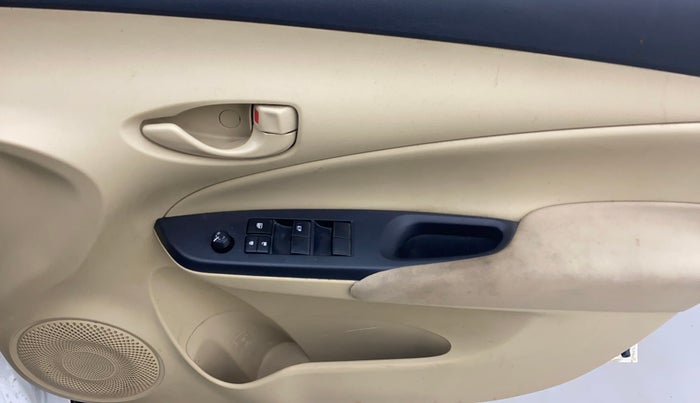 2020 Toyota YARIS J MT, Petrol, Manual, 49,011 km, Driver Side Door Panels Control