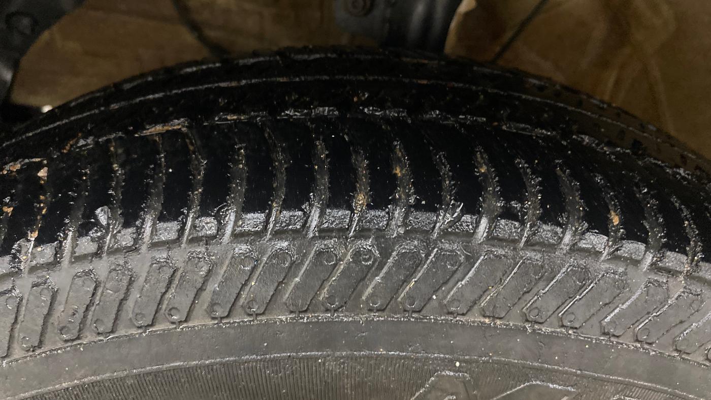 2021 Maruti Swift VXI, Petrol, Manual, 74,982 km, Left Front Tyre Tread