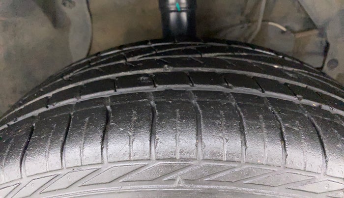 2017 Maruti Vitara Brezza ZDI, Diesel, Manual, 1,11,621 km, Right Front Tyre Tread