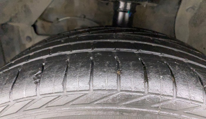 2017 Maruti Vitara Brezza ZDI, Diesel, Manual, 1,11,621 km, Left Front Tyre Tread