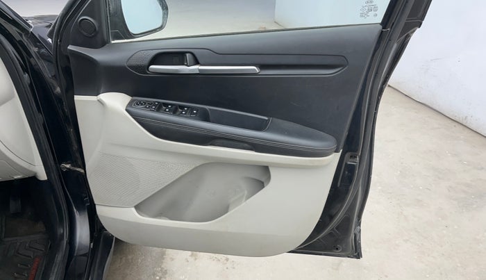 2021 KIA SONET HTX 1.0 IMT, Petrol, Manual, 72,619 km, Driver Side Door Panels Control