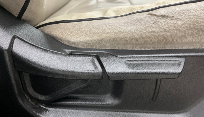 2021 KIA SONET HTX 1.0 IMT, Petrol, Manual, 72,619 km, Driver Side Adjustment Panel