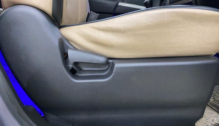 2013 Maruti Wagon R 1.0 LXI CNG, CNG, Manual, 48,326 km, Driver Side Adjustment Panel