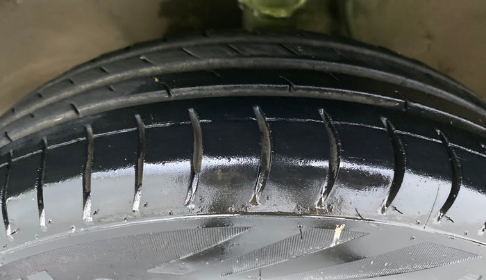 2017 Maruti Alto 800 VXI, Petrol, Manual, 90,924 km, Left Front Tyre Tread