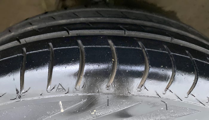 2017 Maruti Alto 800 VXI, Petrol, Manual, 90,924 km, Right Front Tyre Tread