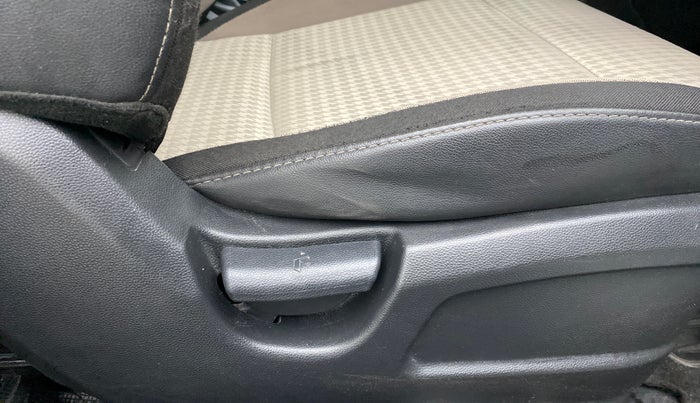 2019 Hyundai Elite i20 1.2 MAGNA PLUS VTVT, Petrol, Manual, 38,764 km, Driver Side Adjustment Panel