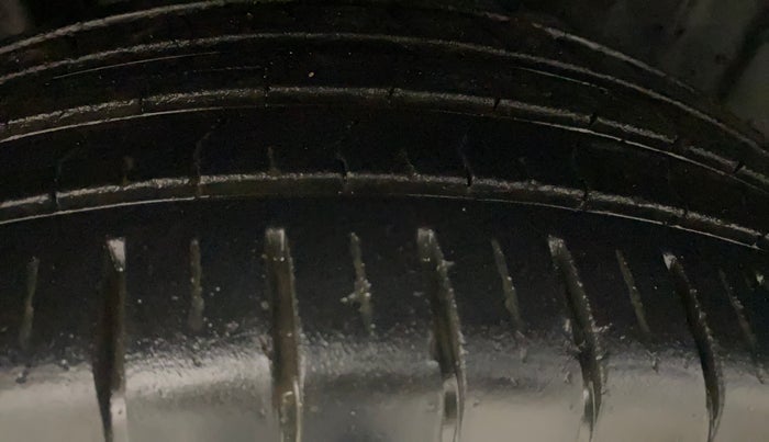 2023 Toyota Glanza V AMT, Petrol, Automatic, 34,013 km, Right Rear Tyre Tread