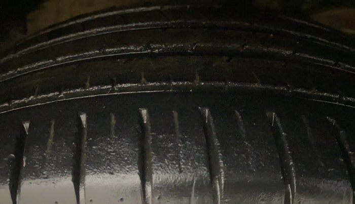 2023 Toyota Glanza V AMT, Petrol, Automatic, 34,013 km, Right Front Tyre Tread