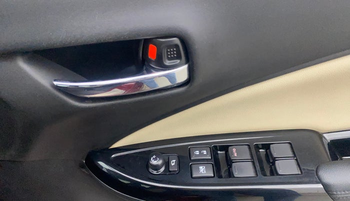 2023 Toyota Glanza V AMT, Petrol, Automatic, 34,013 km, Driver Side Door Panels Control