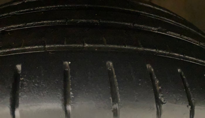 2023 Toyota Glanza V AMT, Petrol, Automatic, 34,013 km, Left Front Tyre Tread