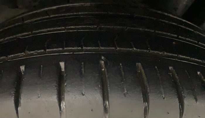 2023 Toyota Glanza V AMT, Petrol, Automatic, 34,013 km, Left Rear Tyre Tread