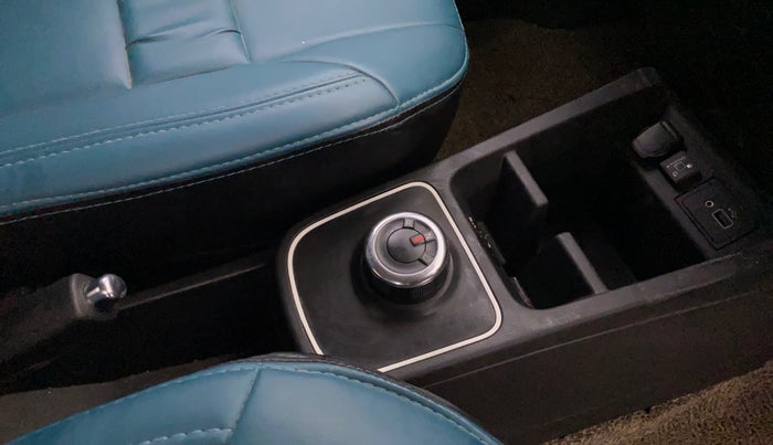 2023 Renault Kwid CLIMBER AMT 1.0, CNG, Automatic, 31,271 km, Gear Lever