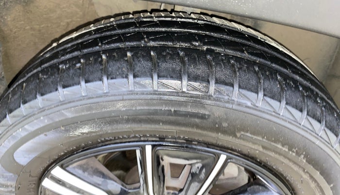 2023 Renault Kwid CLIMBER AMT 1.0, CNG, Automatic, 31,271 km, Right Front Tyre Tread