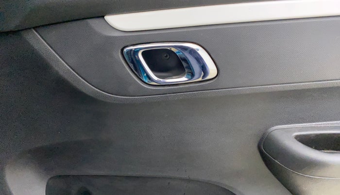 2023 Renault Kwid CLIMBER AMT 1.0, CNG, Automatic, 31,271 km, Driver Side Door Panels Control